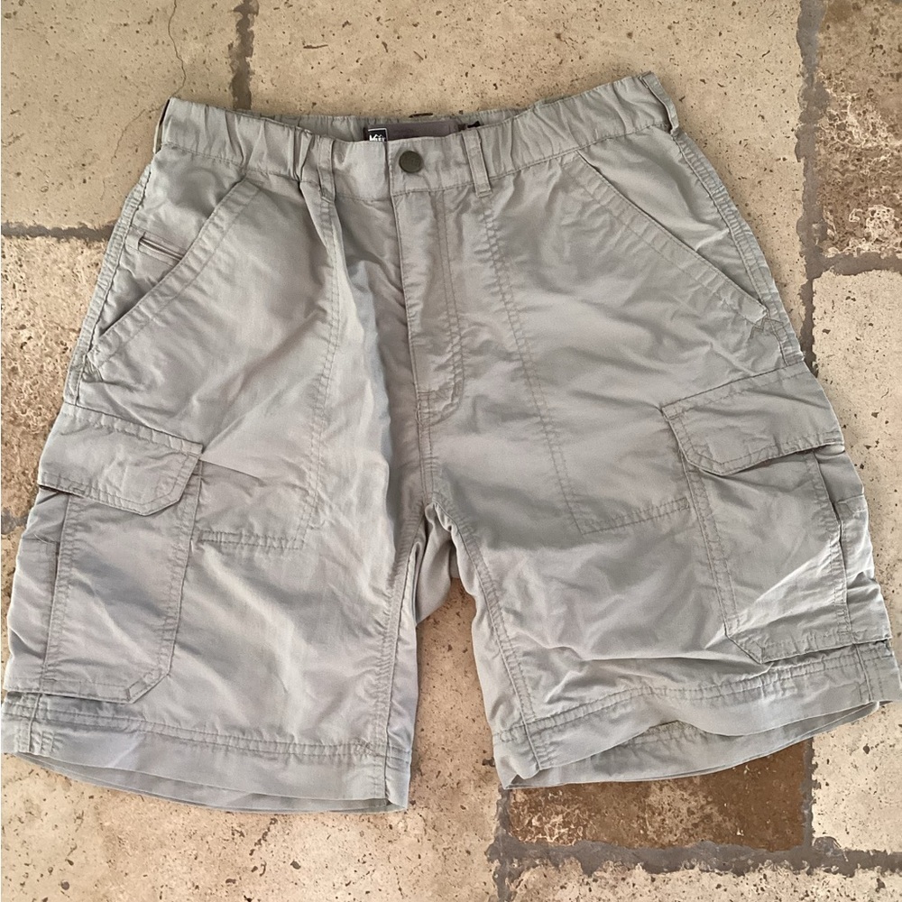 REI Nylon Cargo shorts-SZ 32L
Waist 14”
Inseam 8”